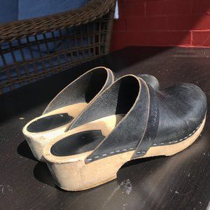 Swedish Hasbeens Women's Leather Clogs Size 9